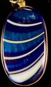 A Carder Steuben Pendant Necklace with Aurene Pulled Feather Design.