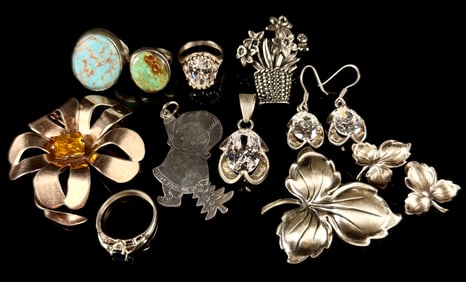 A Collection of Vintage Sterling Silver Jewelry, including Rings, Pendants, and Brooches 2.5 Ozt