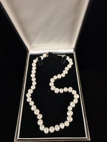 A Freshwater Baroque Pearl Necklace with 14K Gold Clasp