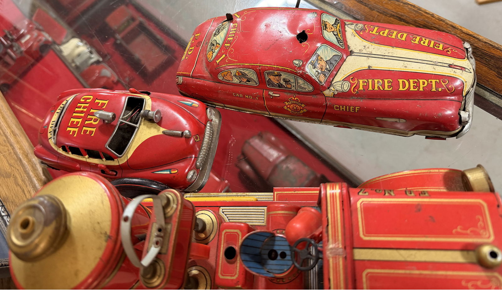 Three Vintage Japanese Tinplate Fire Vehicles, including a Modern Toys FD No. 7 Fire Truck - 4