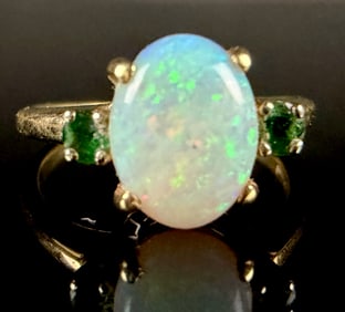 14K Yellow Gold Three-Stone Ring Featuring Oval Cabochon Opal and Emerald Accents Sz 7 1/2