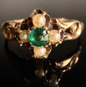 10K Gold Antique Style Yellow-Toned Metal Cluster Ring featuring Faceted Green Gemstone and Seed