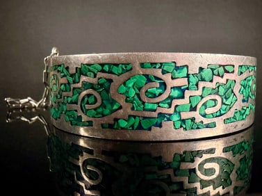 1.83 ozt Vtg Taxco Sterling Silver Hinged Bangle Bracelet with Crushed Malachite Inlay