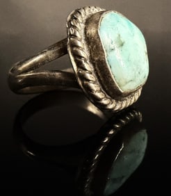 Vintage Navajo Silver Ring featuring Large Turquoise Cabochon Category: Rings