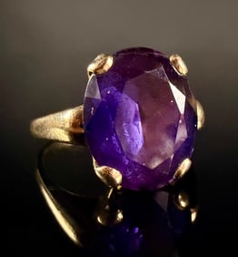 14K Gold Cocktail Ring Featuring Large Purple Faceted Stone Category: Rings