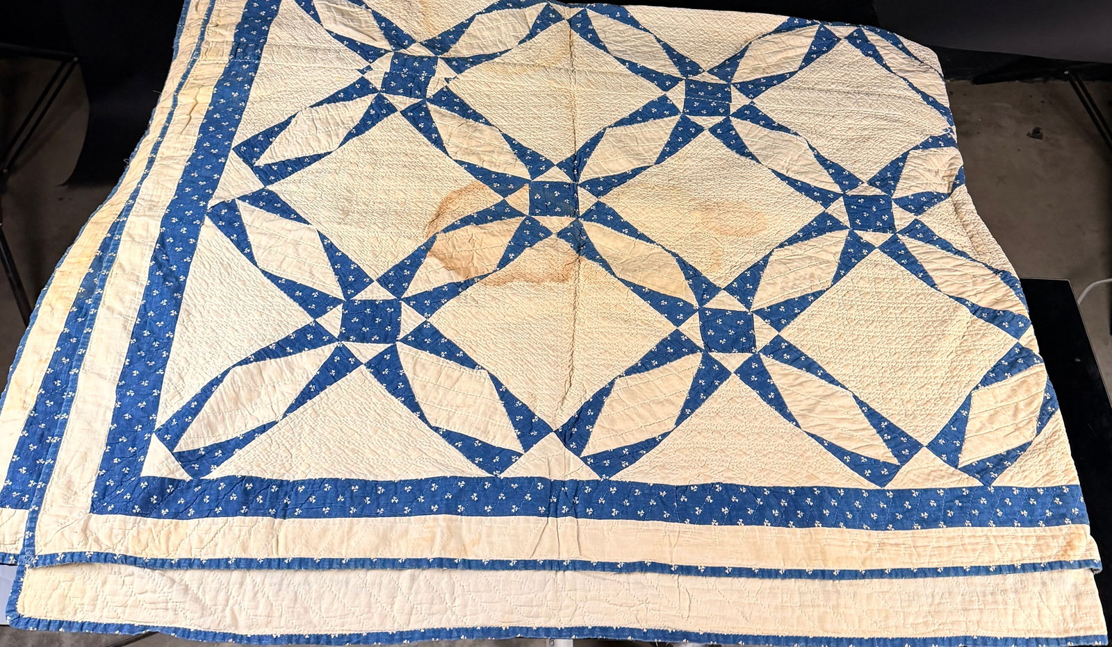 A Handmade Blue and White Hunter's Star Pattern Patchwork Quilt (1 of 10)