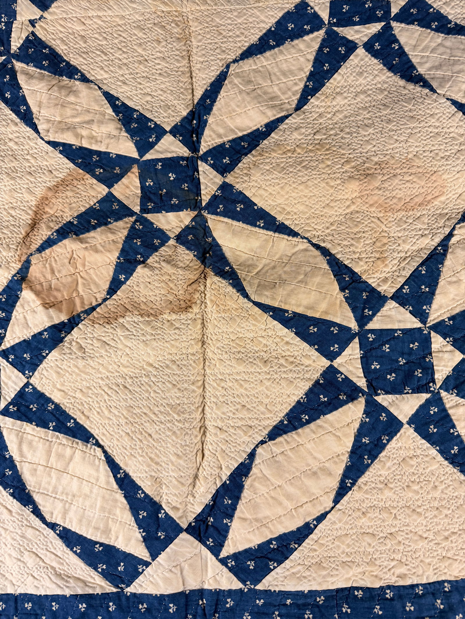 A Handmade Blue and White Hunter's Star Pattern Patchwork Quilt - 3