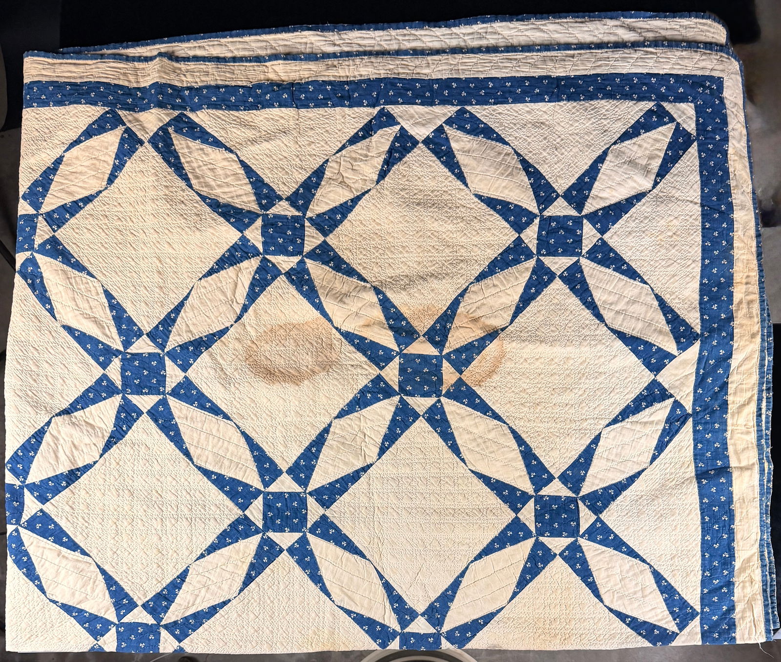 A Handmade Blue and White Hunter's Star Pattern Patchwork Quilt - 6