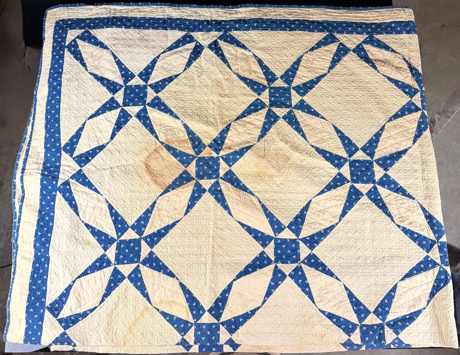 A Handmade Blue and White Hunter's Star Pattern Patchwork Quilt - 7