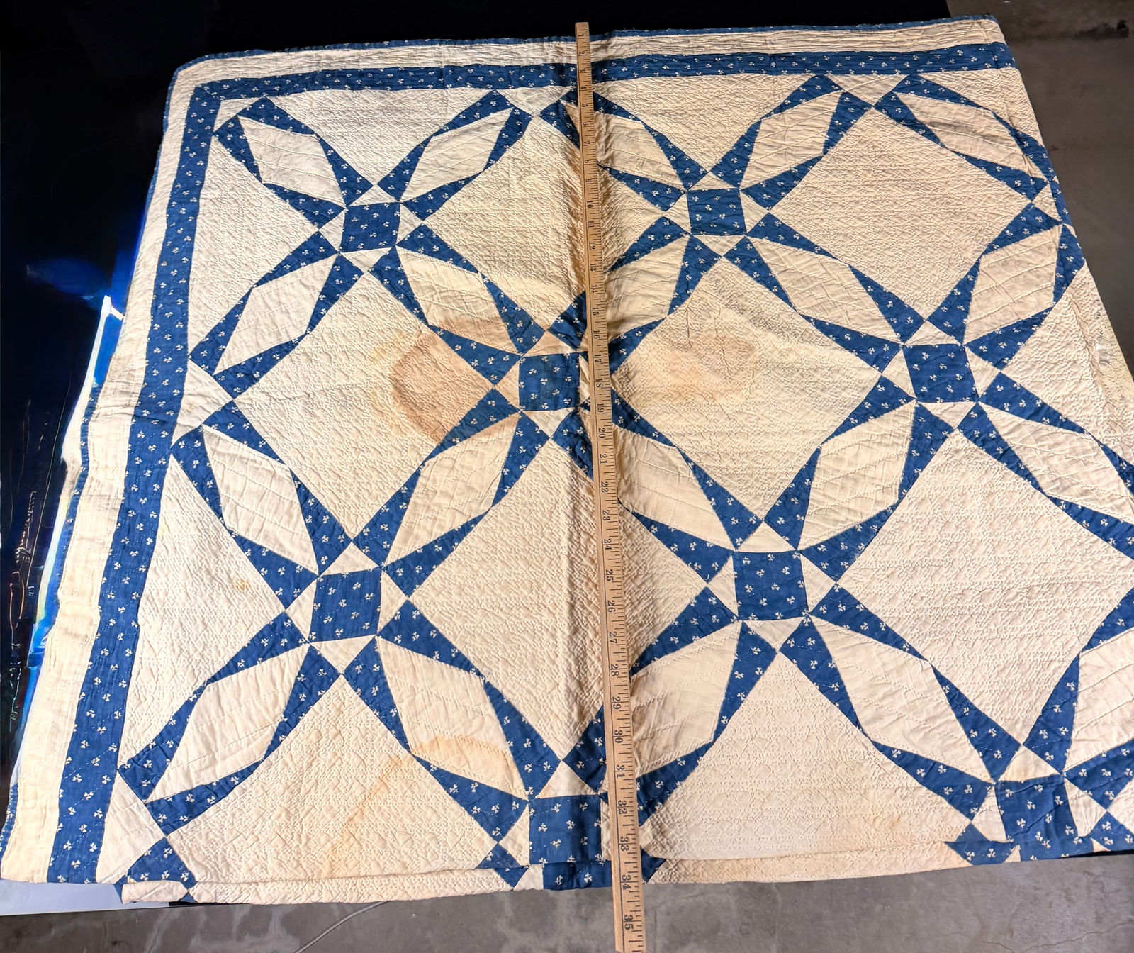 A Handmade Blue and White Hunter's Star Pattern Patchwork Quilt - 9