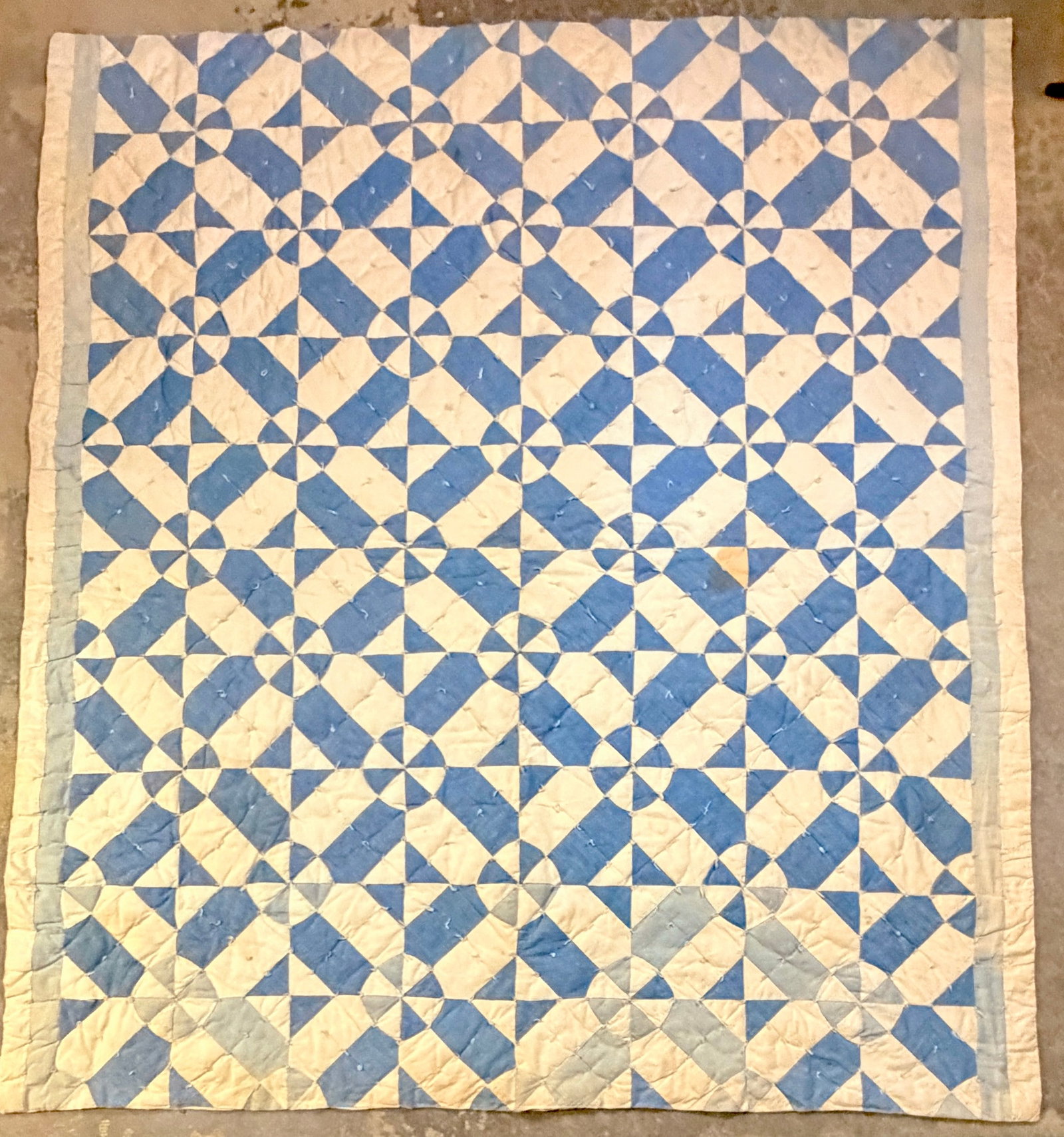 Antique American Blue and White Hearts and Gizzards Pattern Cotton Quilt (1 of 19)