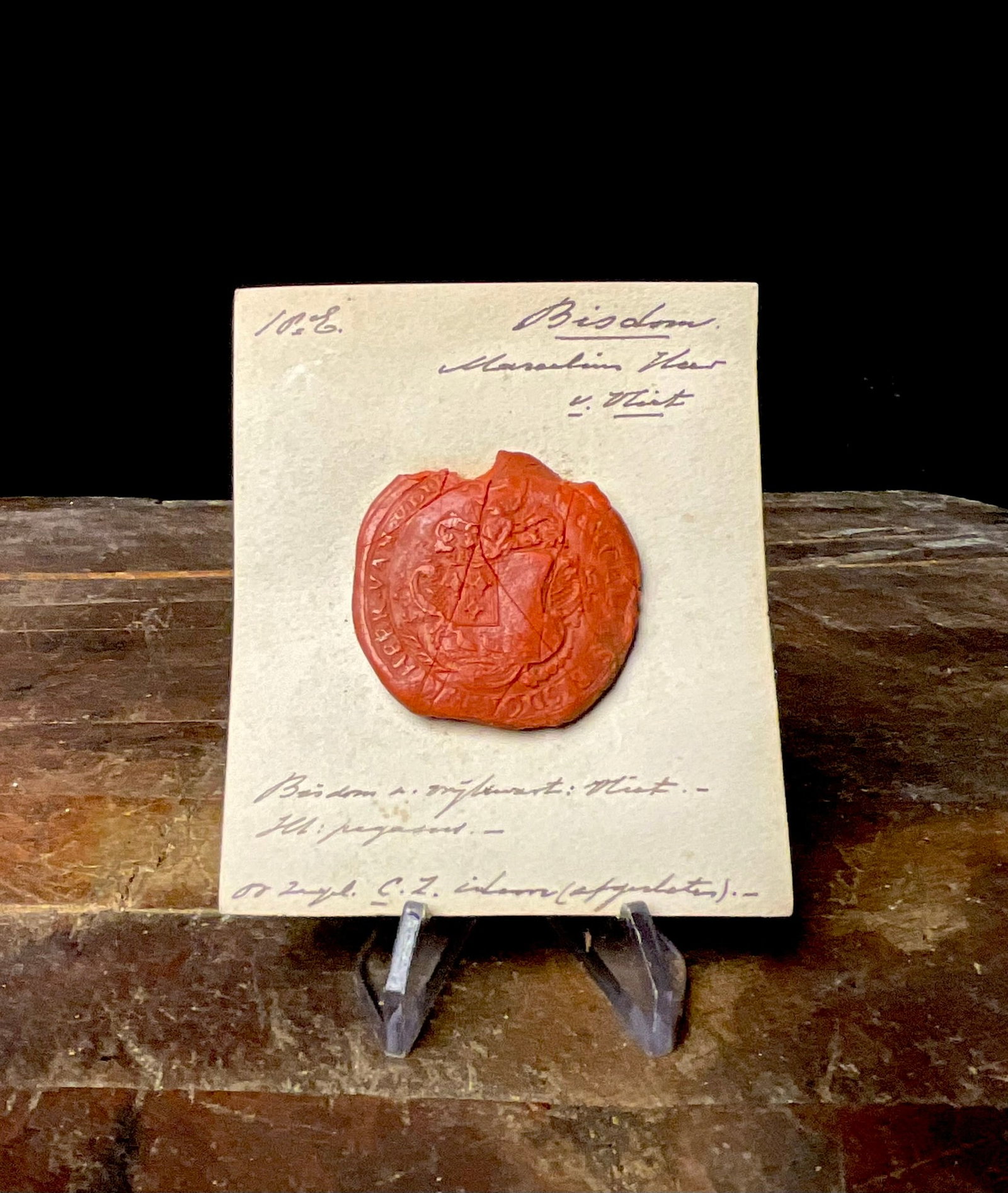 18th Century Dutch Armorial Wax Seal of the Bisdom van Vliet Family: This lot features a historical armorial wax seal mounted on a cream-colored collector card, attributed to the Dutch regent family Bisdom van Vliet. The red wax seal identifies the bearer as the Heer v