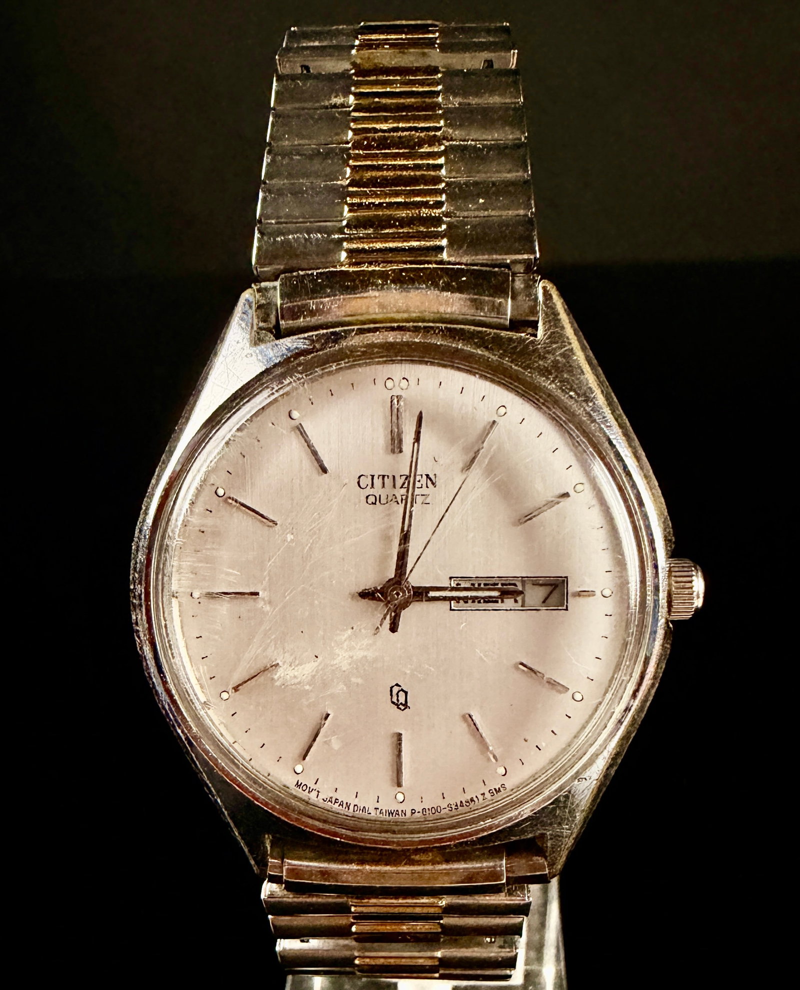 Citizen Quartz Day-Date Reference 6100-S09851 Gold-Plated Wristwatch (1 of 10)