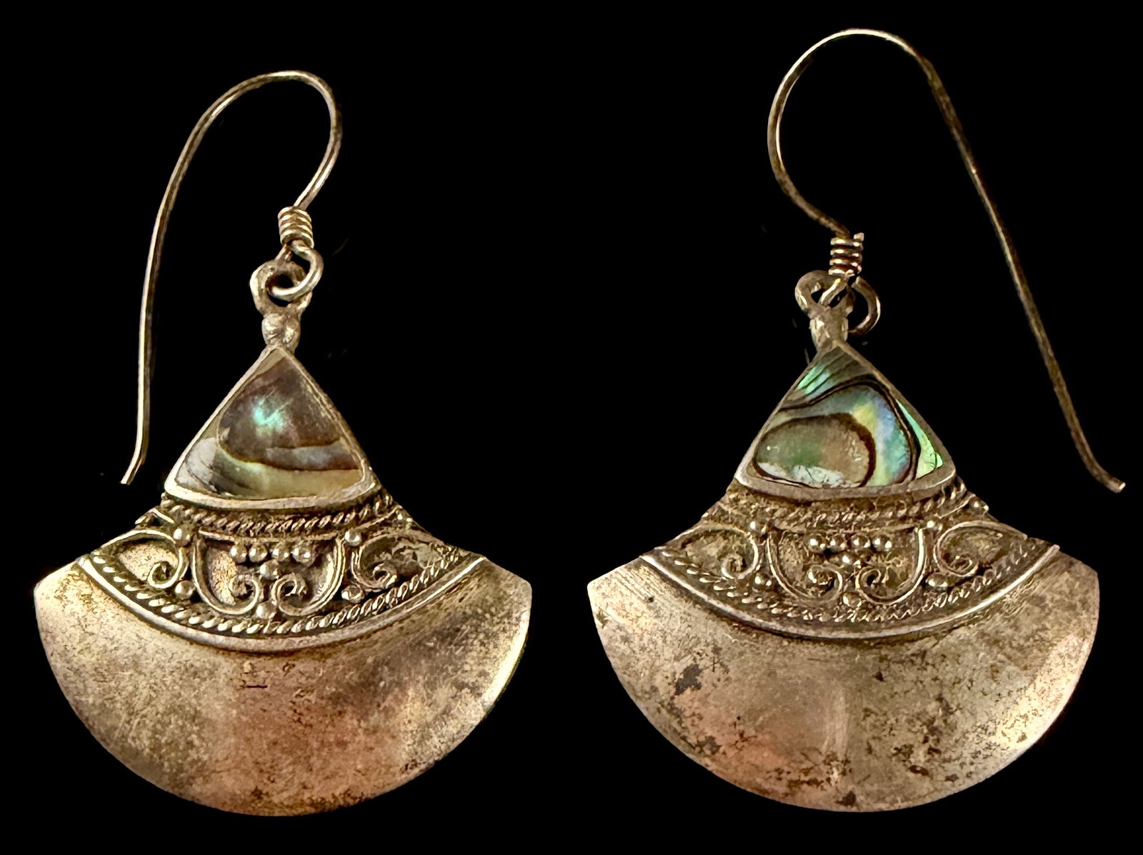 A Pair of Sterling Silver and Abalone Shell Fan-Shaped Drop Earrings (1 of 8)