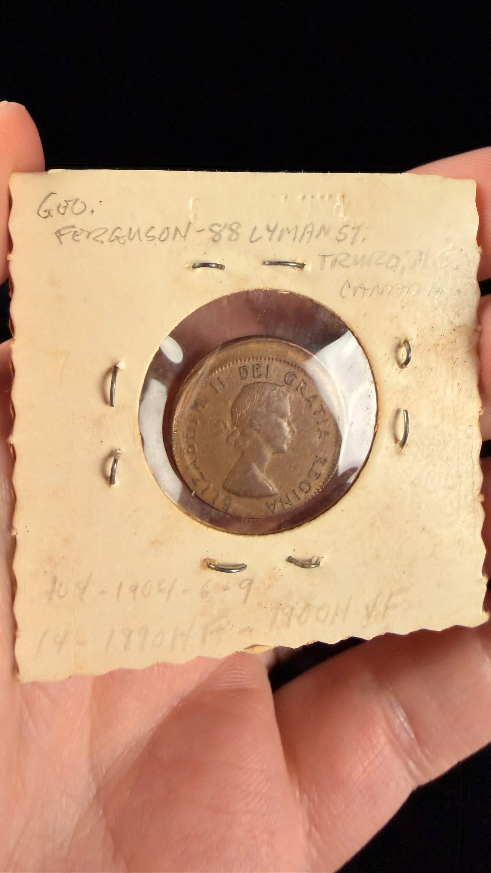 1961 Canada 1 Cent Bronze Coin, Off-Center Strike: 1961 Canadian one-cent bronze coin. The obverse depicts the laureate portrait of Queen Elizabeth II facing right with the legend ELIZABETH II DEI GRATIA REGINA. The reverse features the maple leaf