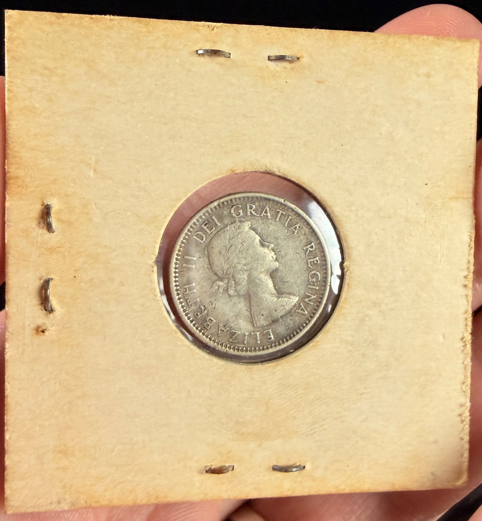CA 1953 Silver 10 Cents Coin: Canada 10 cents coin dated 1953. Struck in .800 fine silver. The obverse features the laureate portrait of Queen Elizabeth II facing right, surrounded by the Latin inscription ELIZABETH II DEI GRATIA