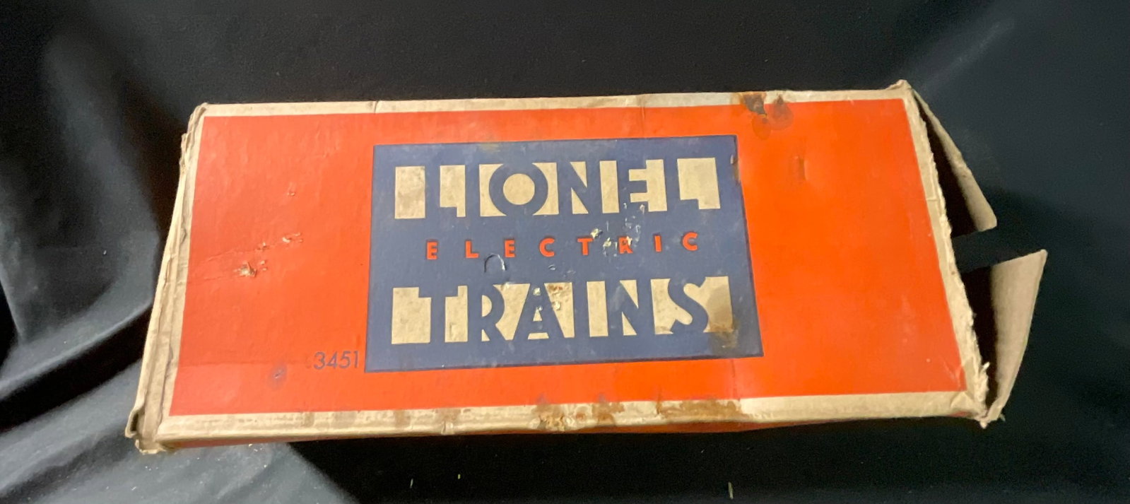 Lionel No. 3451 Automatic Lumber Car with Original Box: A Lionel No. 3451 Automatic Lumber Car produced by The Lionel Corporation. This postwar era O-gauge freight car is constructed with a die-cast metal chassis and trucks combined with a sheet-metal uppe