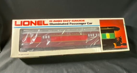 Lionel 6-9554 O Gauge Chicago and Alton Armstrong Baggage Car with Original Box: A Lionel model number 6-9554, O and O27 gauge illuminated baggage car featuring the Chicago and Alton road name. This car is named Armstrong and was produced as part of the Alton Limited series. The m
