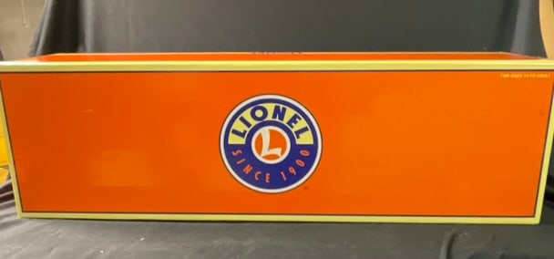 Lionel O Gauge BNSF Heritage Frisco SD70ACe Non-Powered Locomotive 6-38740: This is an O-gauge model train locomotive manufactured by Lionel. The item is a non-powered diesel locomotive, also known as a dummy unit, representing a BNSF Heritage Frisco SD70ACe with the road num
