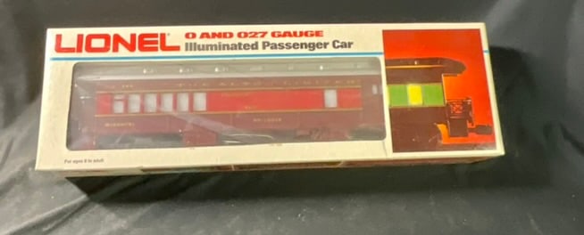 Lionel O Gauge Chicago and Alton Missouri Combo Car 6-9555 in Original Box: This is a Lionel O and O27 gauge model railroad passenger car, identified as the Chicago and Alton Missouri Combo Car, model number 6-9555. The car is constructed with a maroon plastic body and featur