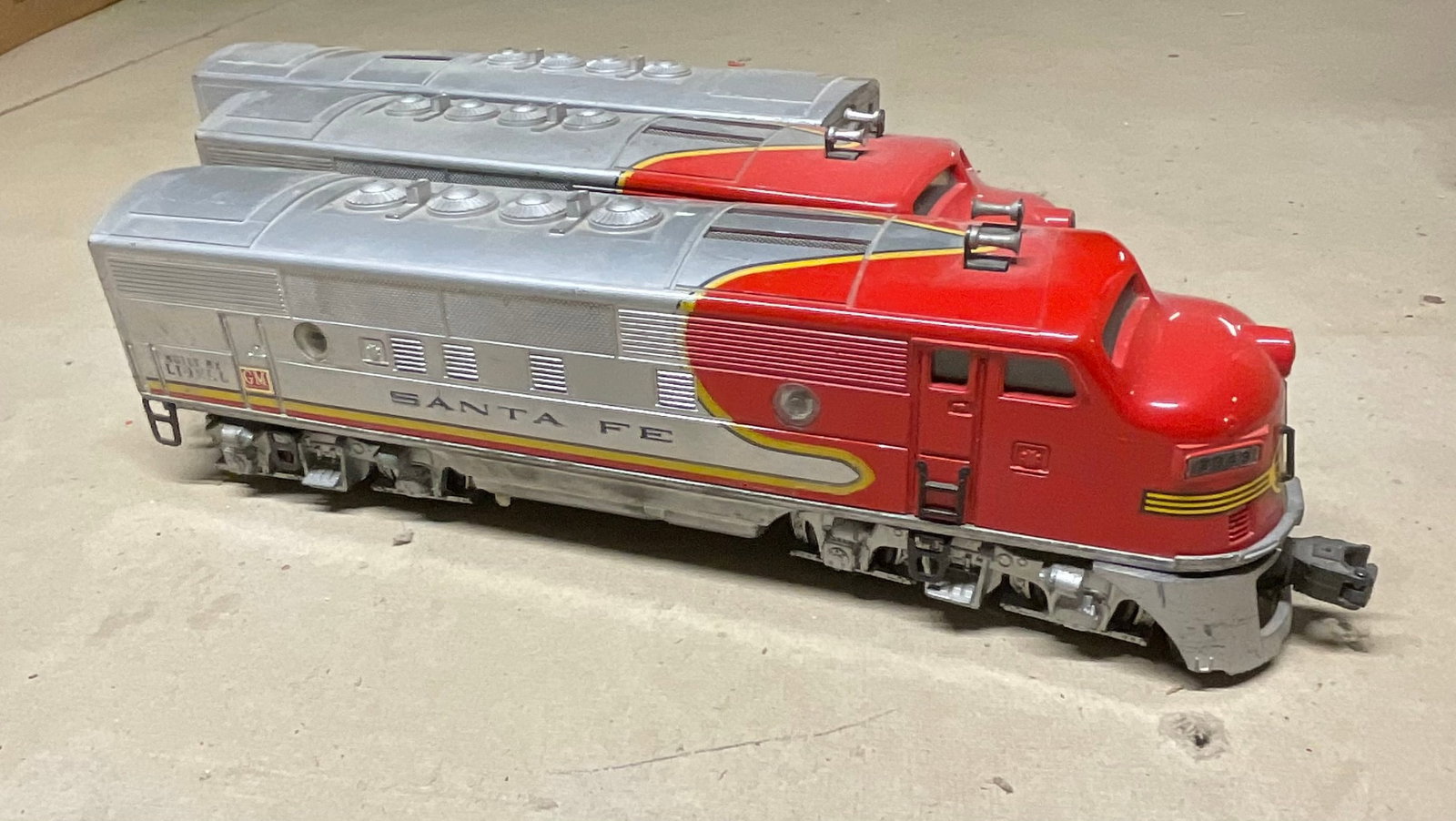 Three Lionel 2343 Santa Fe F3 Diesel Locomotive Units (1 of 15)