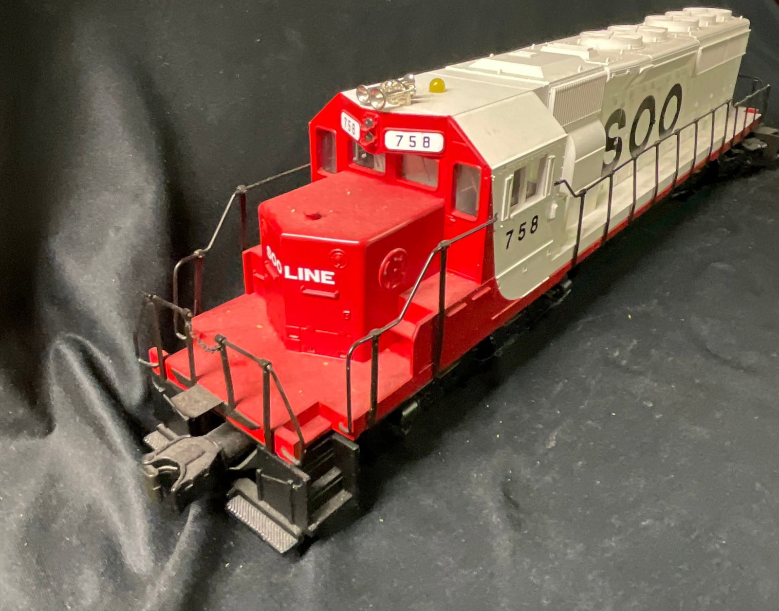 Soo Line SD40-2 Diesel Locomotive Road Number 758 O Gauge
