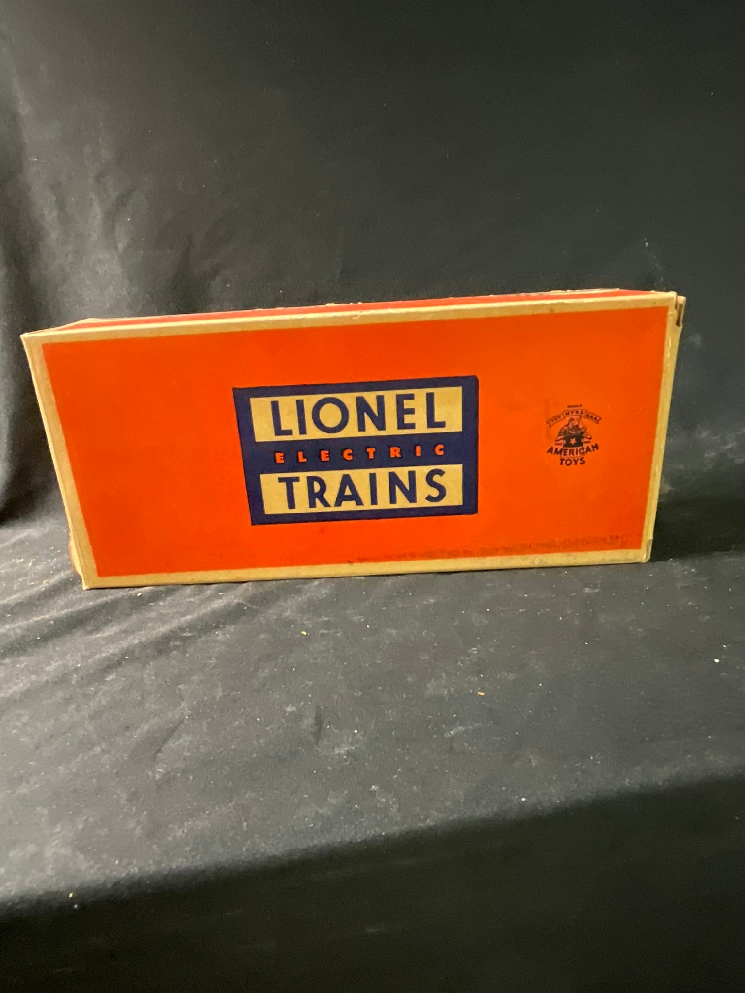 Lionel No. 154 Automatic Road Crossing Signal with No. 154C Track Connector and Original Box: This lot features a Lionel No. 154 Automatic Road Crossing Signal, a classic postwar O gauge model railroad accessory manufactured by The Lionel Corporation. The signal is constructed with a black-pai