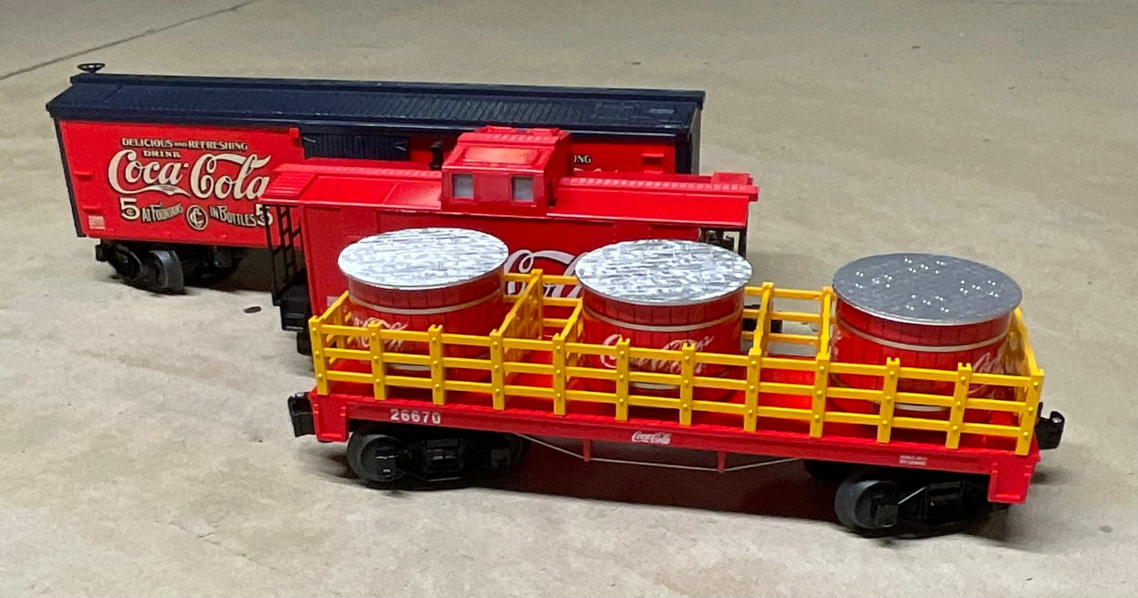 Three Lionel O Gauge Coca-Cola Model Train Freight Cars (1 of 15)