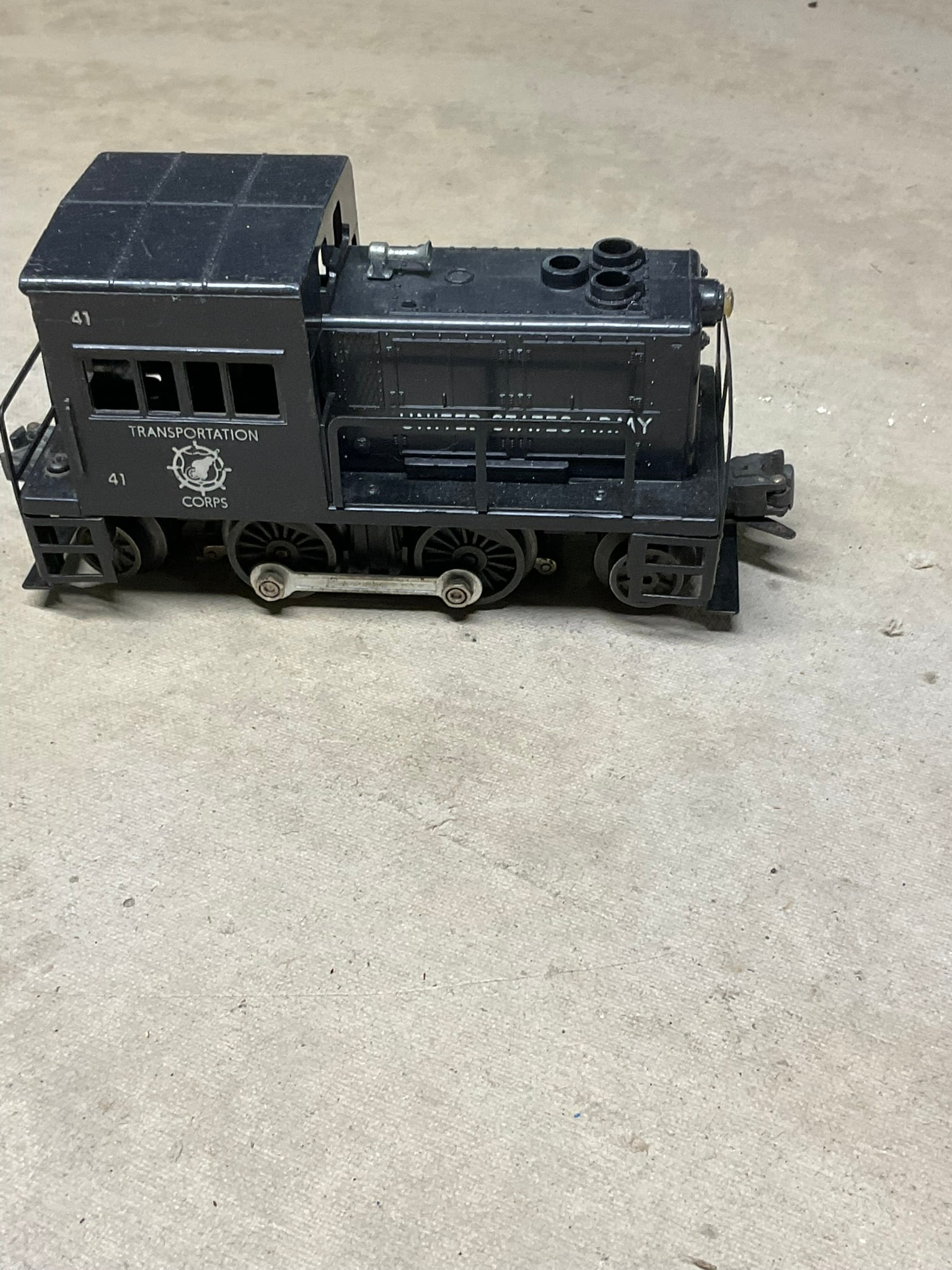 Lionel No. 41 U.S. Army Transportation Corps O Gauge Gas Turbine Switcher (1 of 6)