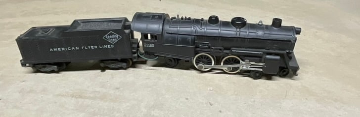 American Flyer No. 21160 Reading Lines 4-4-2 Steam Locomotive and Tender (1 of 9)