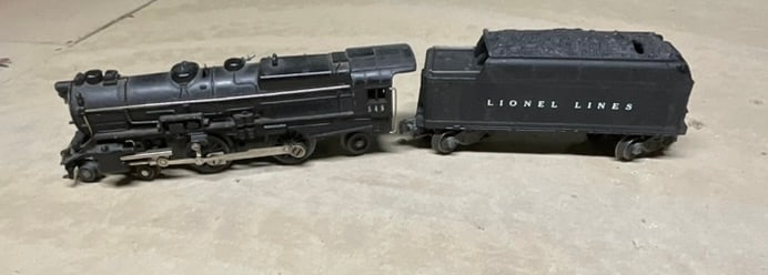 A Pair of Vintage Lionel O-Gauge 2-6-4 Steam Locomotive and Tender (1 of 10)