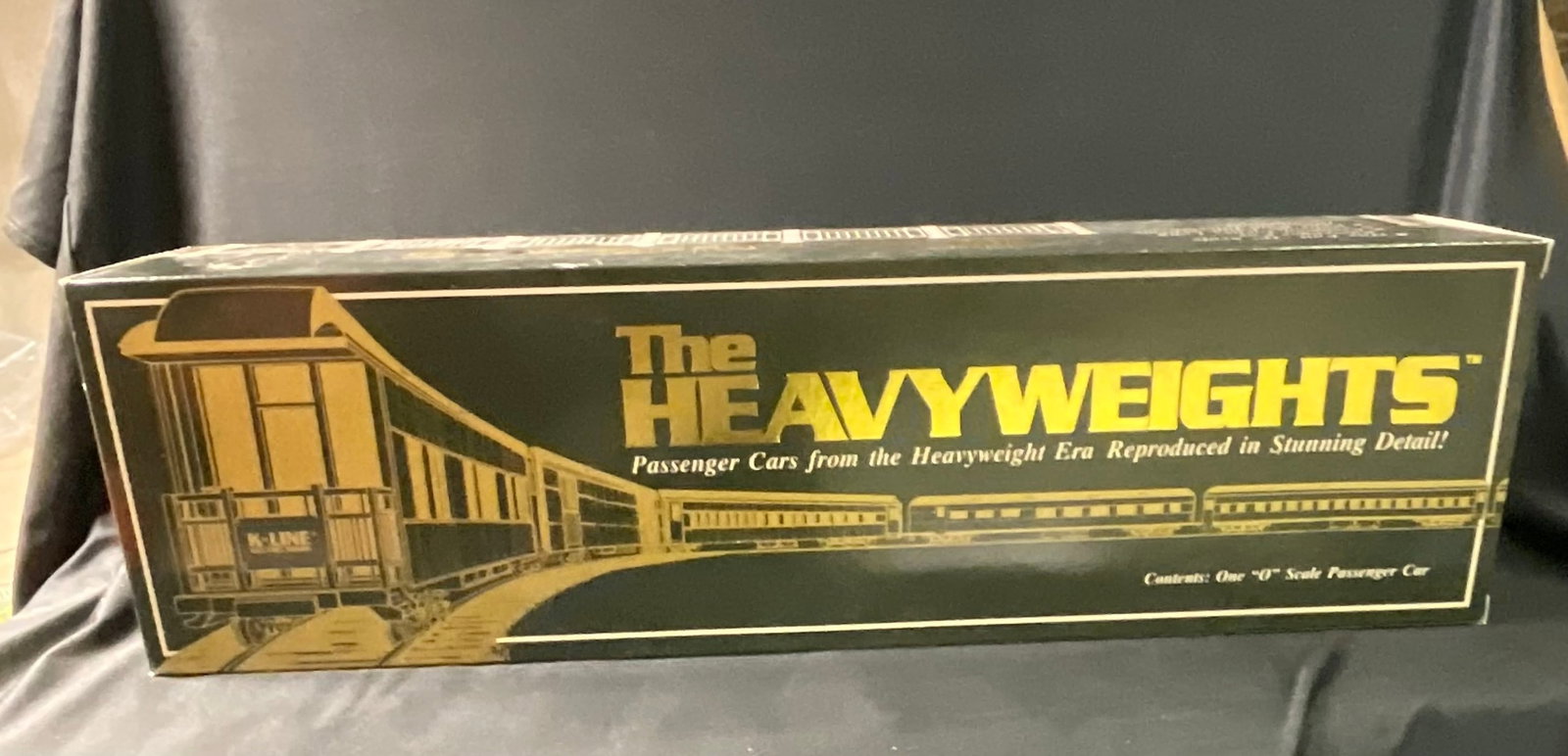 K-Line Electric Trains O Scale Erie Lackawanna The Heavyweights Observation Car Road Number 98: A K-Line Electric Trains O scale passenger car from the The Heavyweights product line. This is an observation car featuring the Erie Lackawanna road name and road number 98. The model features a detai