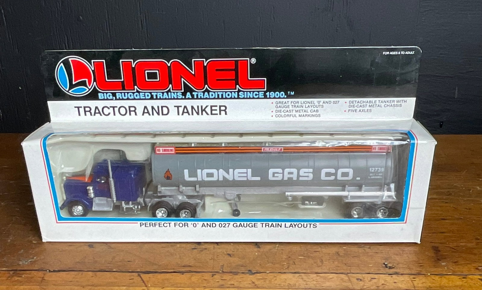 Lionel Tractor and Tanker 6-12739 (1 of 5)