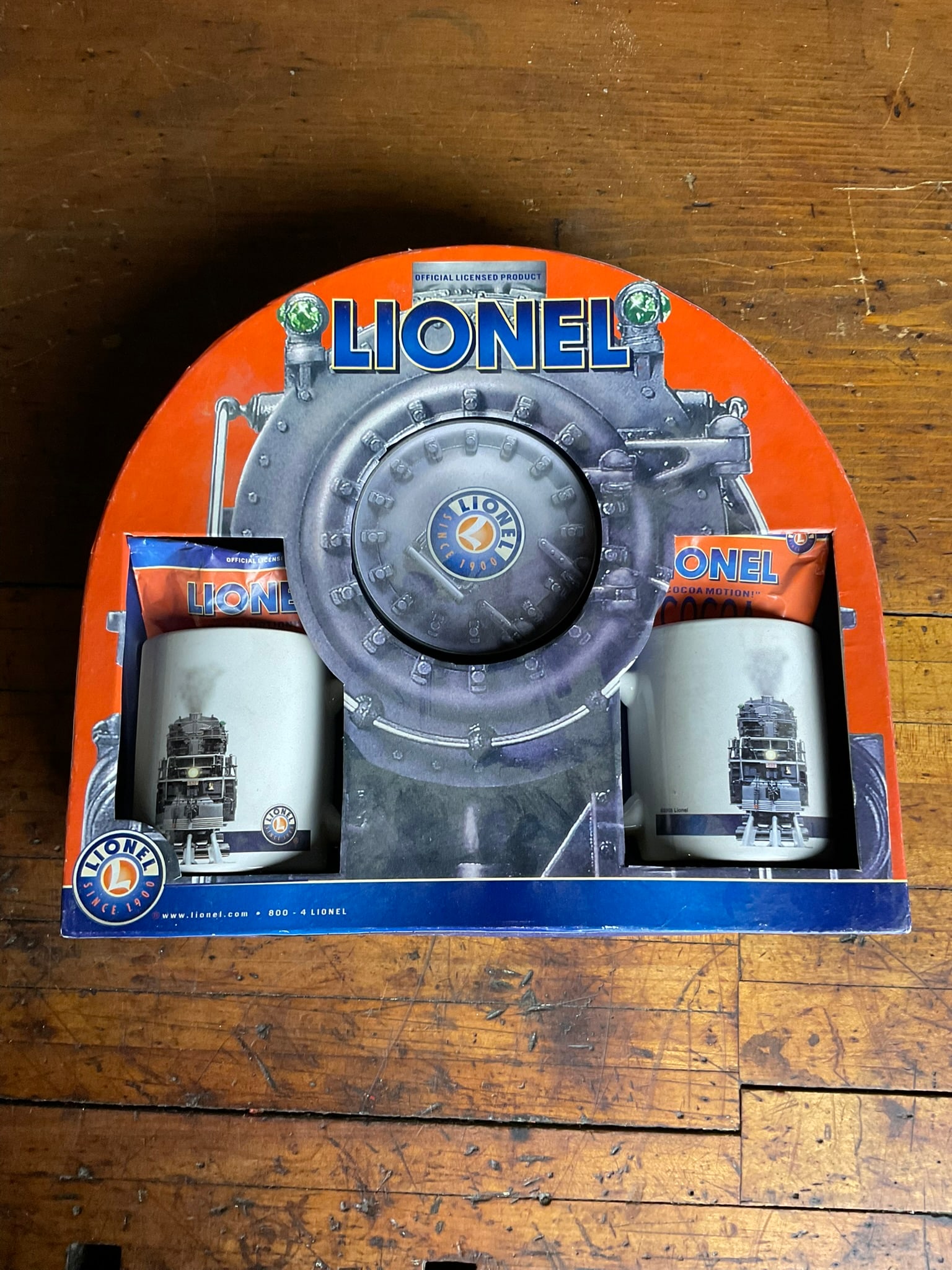 A 2005 Lionel Hot Cocoa and Mug Gift Set