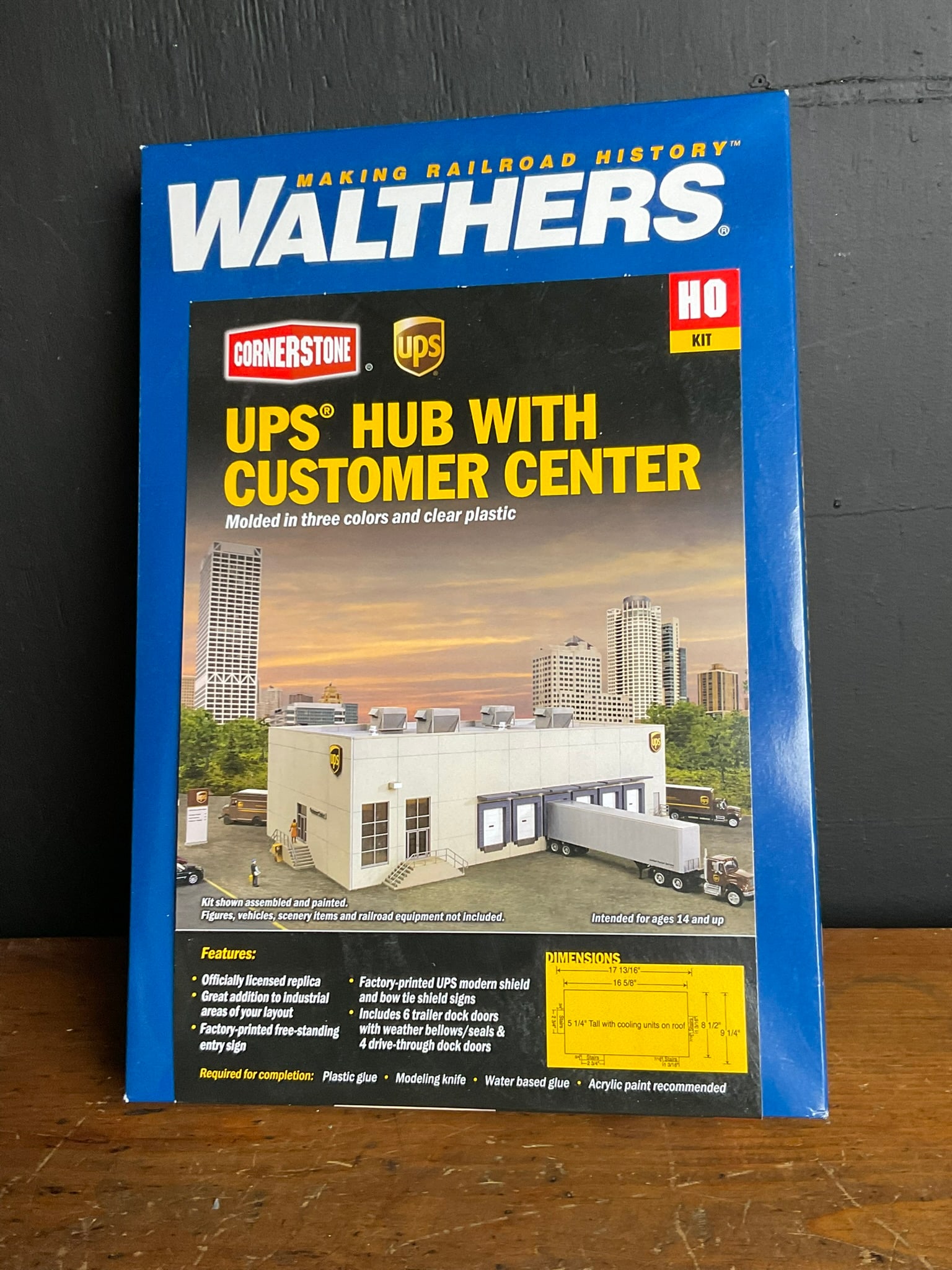Walthers Cornerstone HO Scale UPS Hub with Customer Center Model Building Kit (1 of 4)