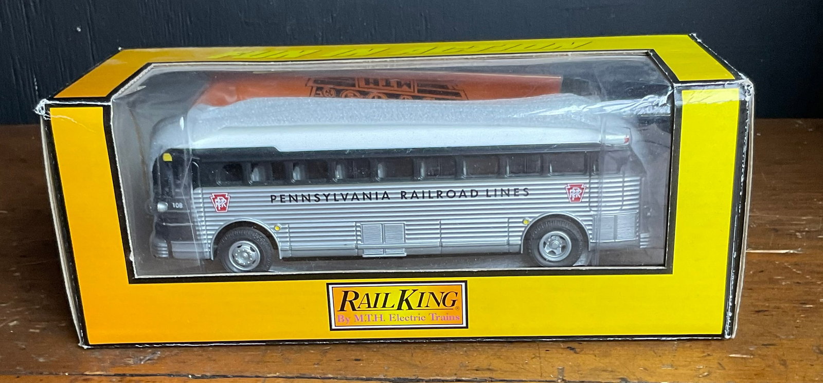 M.T.H. Electric Trains RailKing Pennsylvania Railroad Lines Die-Cast Bus 30-50054 (1 of 6)