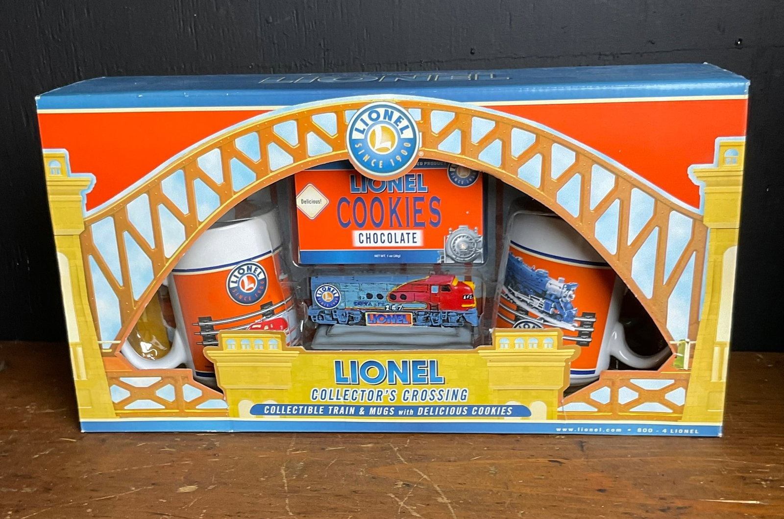 Lionel Collector's Crossing Gift Set with Two Mugs, Miniature Locomotive, and Cookies (1 of 5)