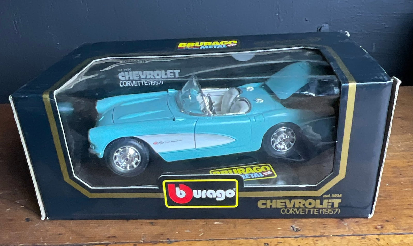 Bburago 1/18 Scale 1957 Chevrolet Corvette Model 3024 in Original Box: This die-cast metal model of a 1957 Chevrolet Corvette is manufactured by Bburago in 1/18 scale, designated as product code 3024. The vehicle is finished in turquoise with contrasting white side coves