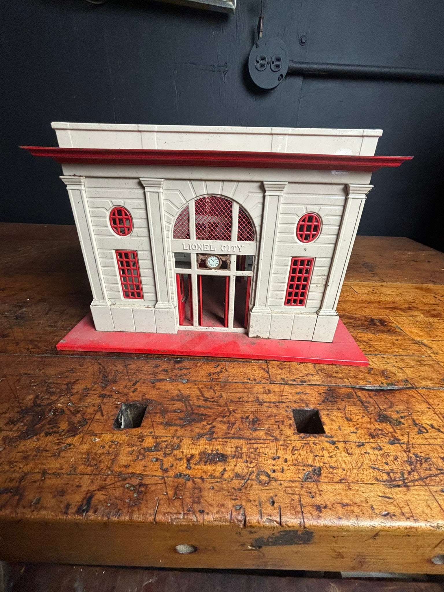 Lionel No. 115 Lionel City Automatic Passenger Station (1 of 5)