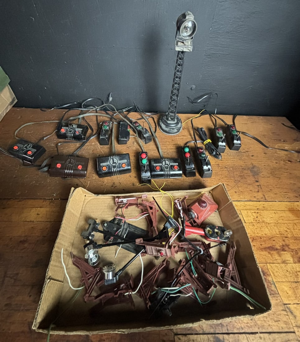 A Collection of Vintage Lionel O-Gauge Model Train Accessories and Controllers (1 of 5)