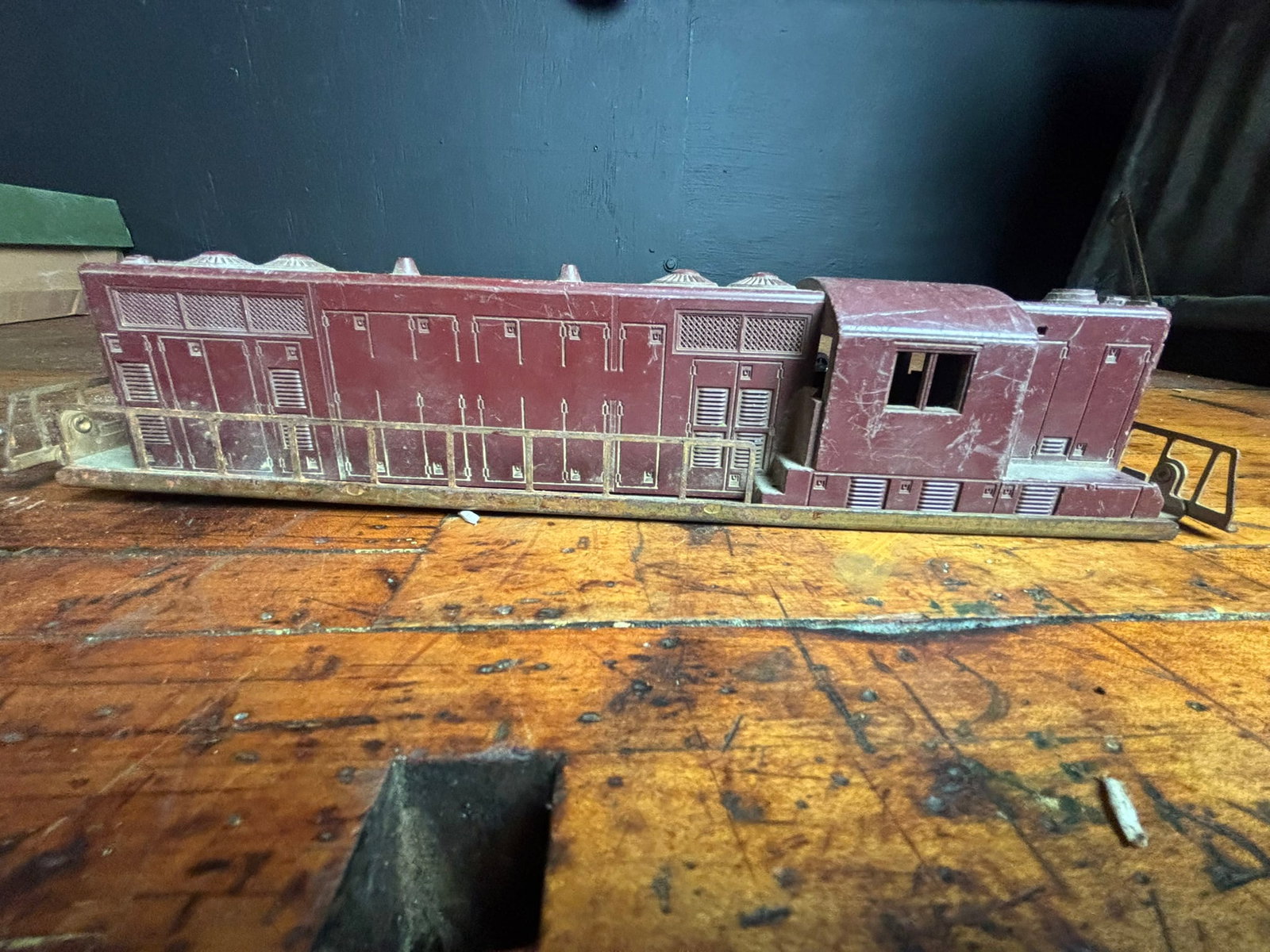 Lionel O-Gauge Postwar Diesel Switcher Locomotive for Parts or Restoration (1 of 6)
