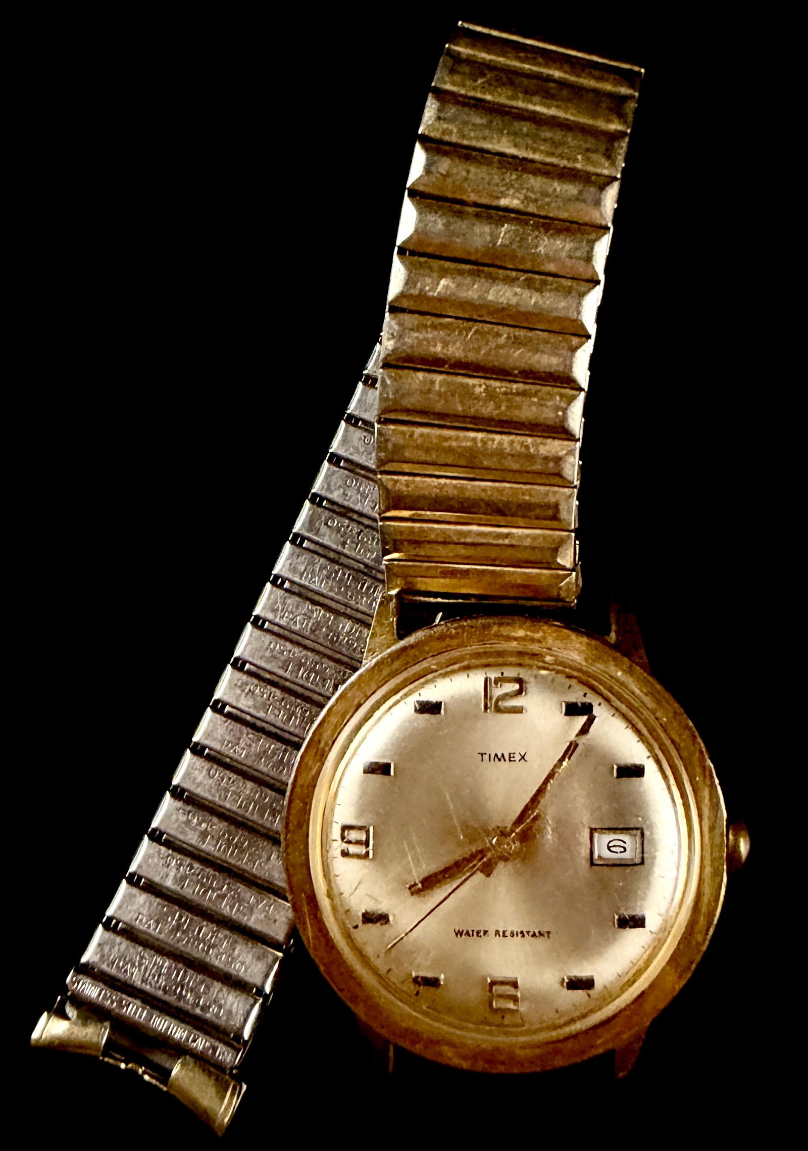 Vintage Timex Marlin Manual Wind Calendar Wristwatch with Speidel Band: This vintage Timex Marlin wristwatch features a manual-wind mechanical movement with a calendar date window at the 3 o'clock position. The timepiece is constructed with a gold-tone base metal bezel an