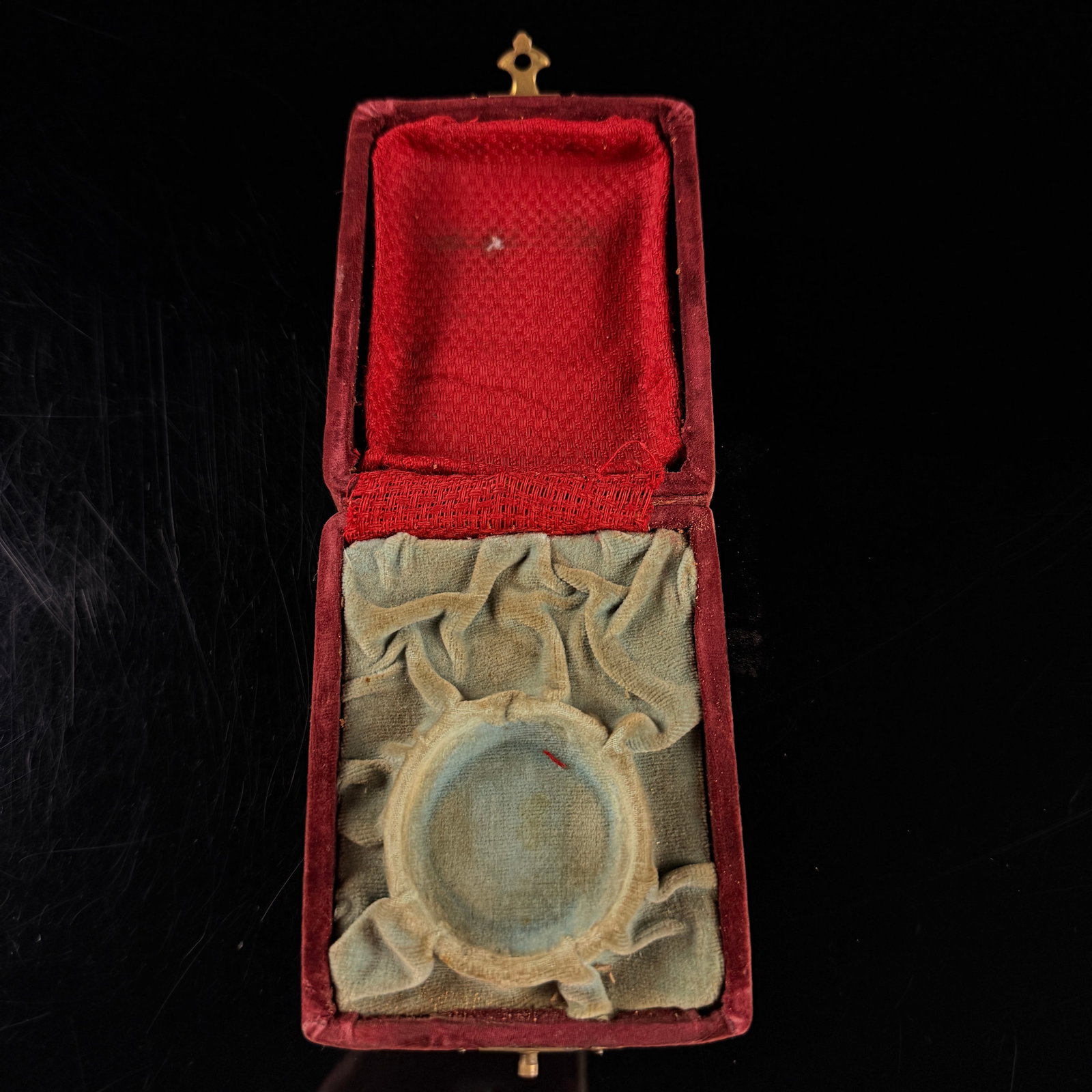 Victorian Red Velvet Pocket Watch or Medallion Presentation Case (1 of 6)