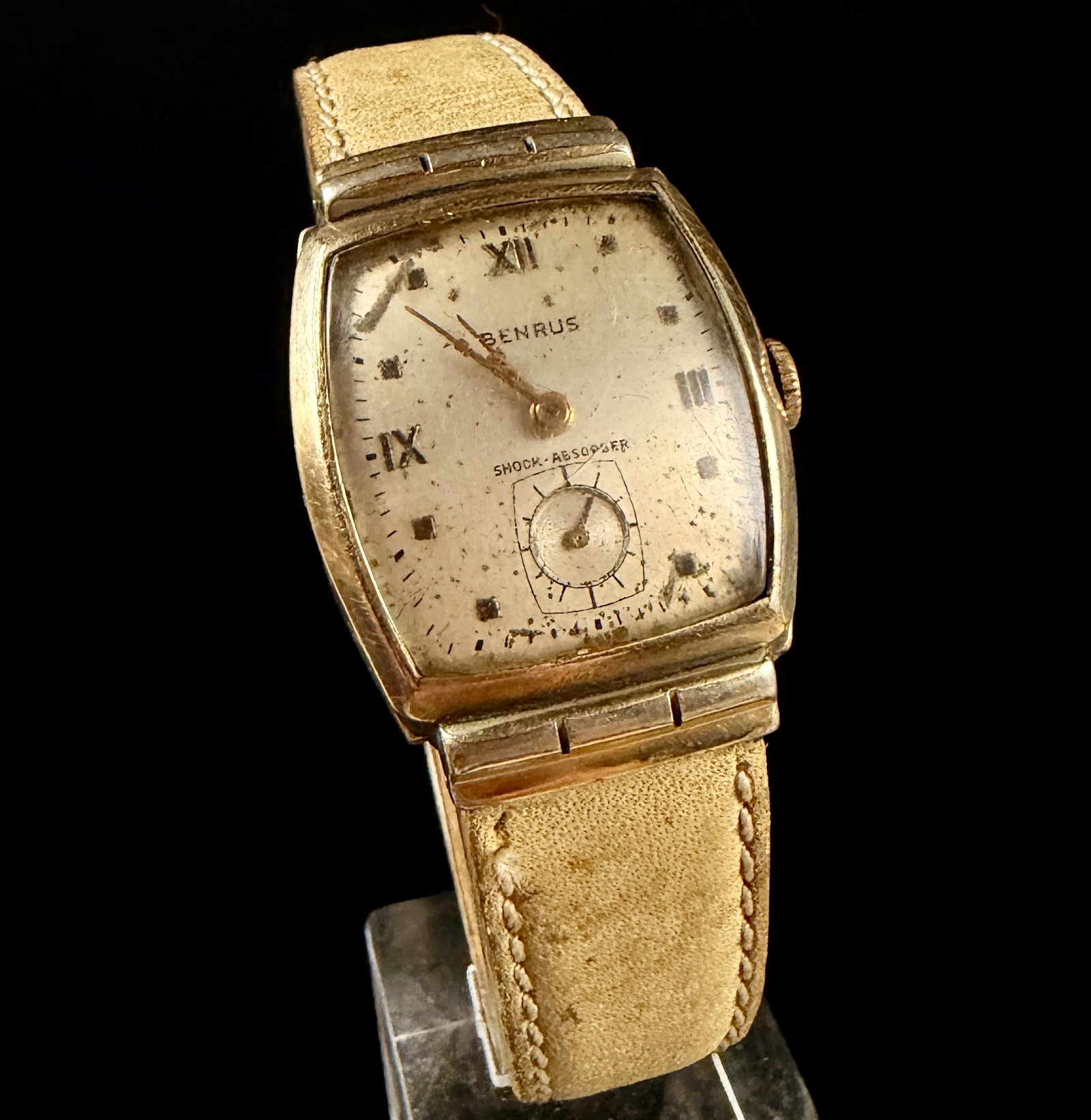 Vintage Benrus Model AR15 Tonneau Wristwatch 17 Jewels Does Not Run: This vintage Benrus wristwatch features a tonneau-shaped case in yellow gold-toned metal. The timepiece is powered by a manual wind, 17-jewel Swiss-made movement identified as Model AR 15, which bears