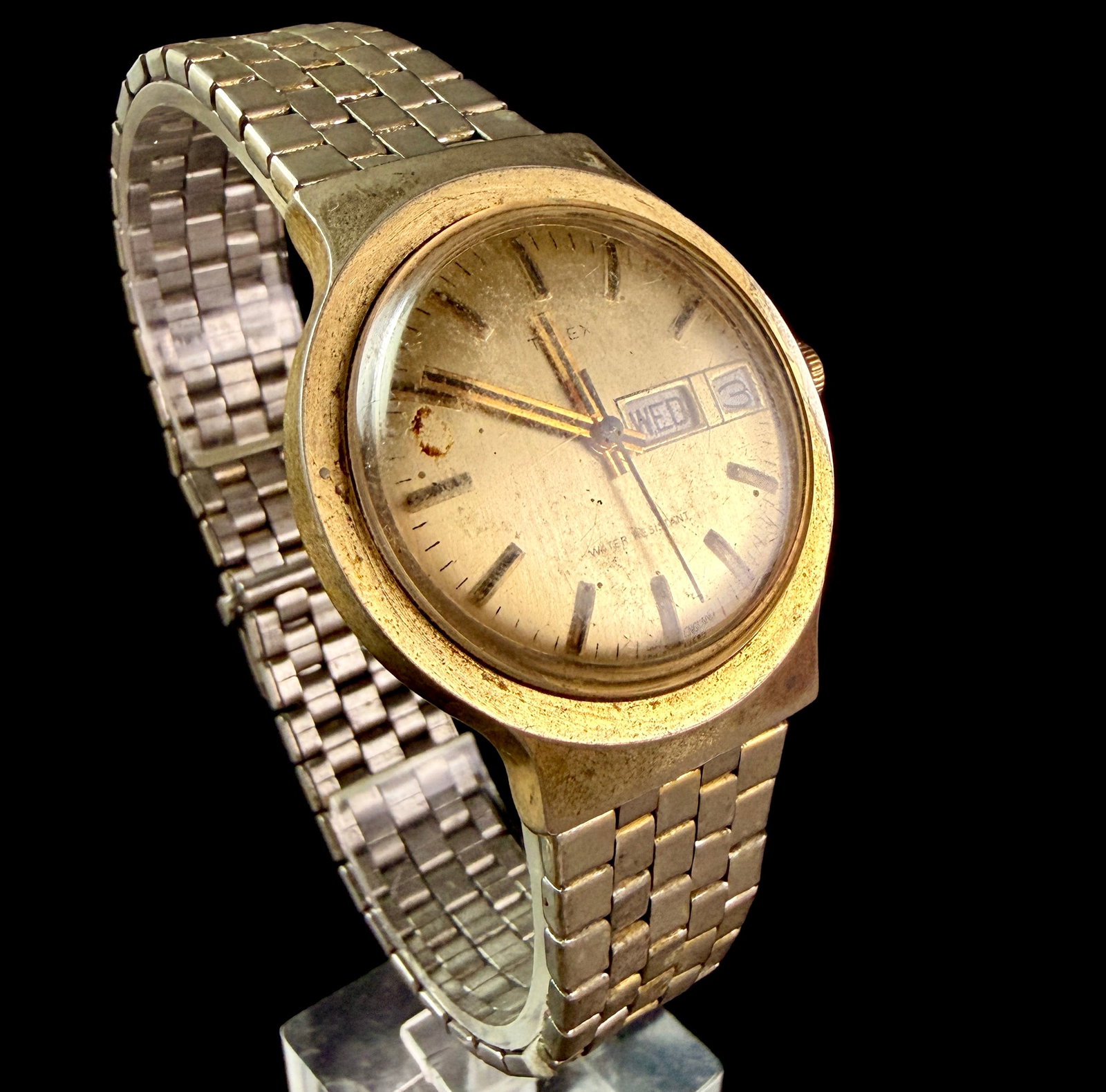 Vintage Timex Marlin Day-Date Mechanical Wristwatch, 1980: A vintage Timex Marlin wristwatch featuring a manual wind mechanical movement. The case construction includes a gold-tone base metal bezel with a stainless steel snap-back. The champagne gold-tone dia