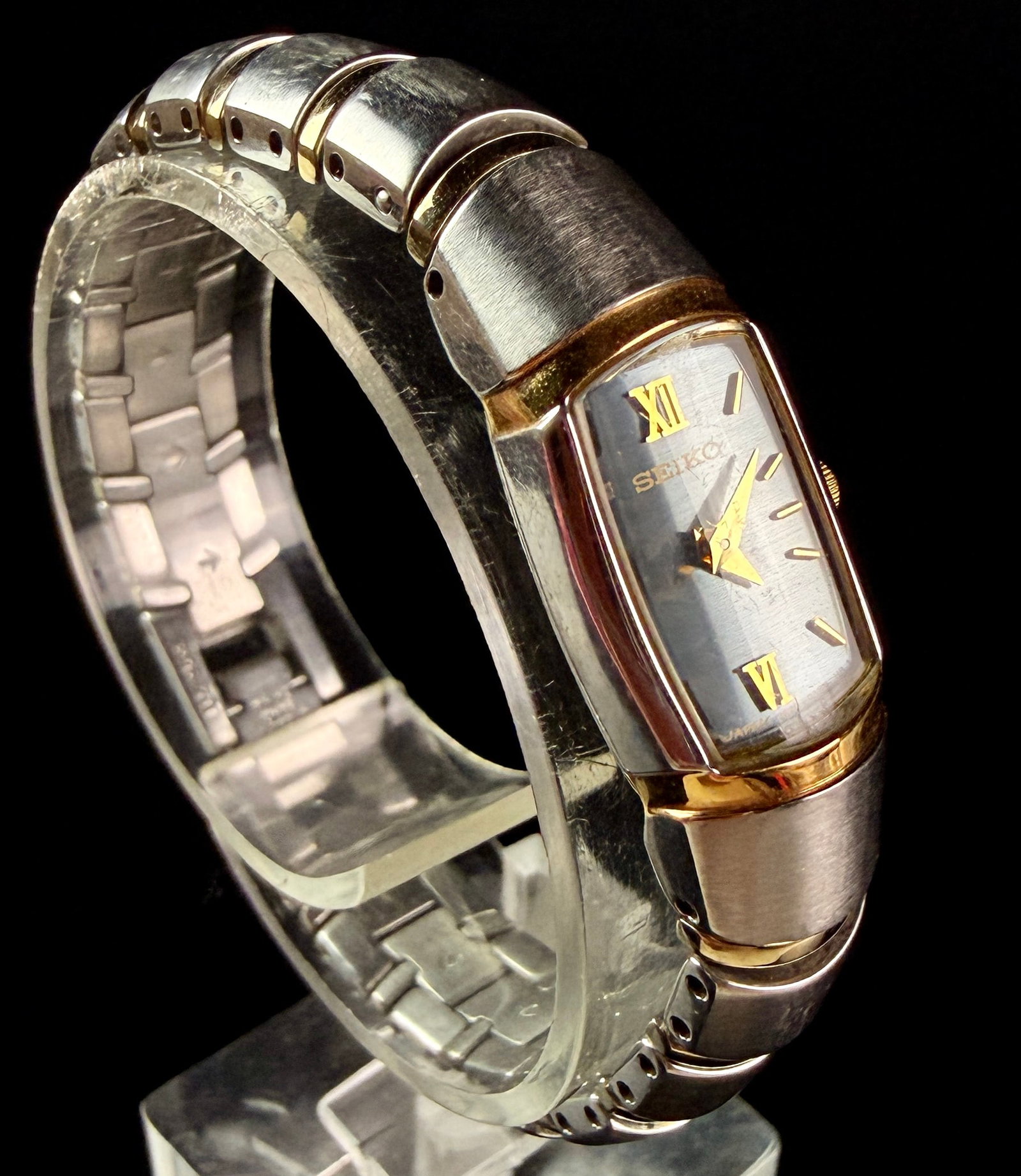 Seiko Ladies Two-Tone Stainless Steel Quartz Dress Watch Reference 2520-04B0 (1 of 10)