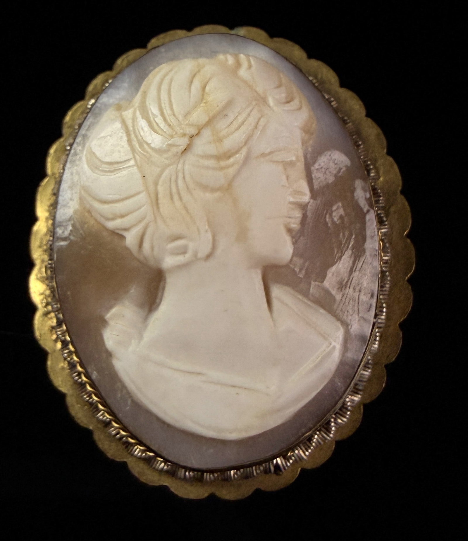 Vintage Carved Shell Cameo Brooch with Scalloped Metal Frame (1 of 6)