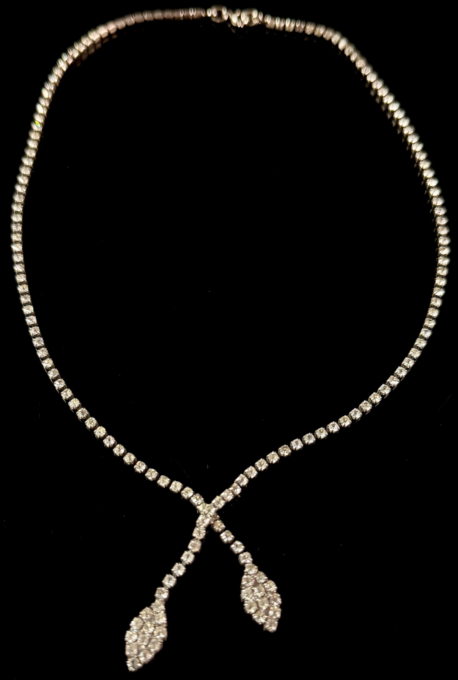 Vintage Silver-Tone Rhinestone Lariat-Style Necklace with Leaf Pendants (1 of 3)