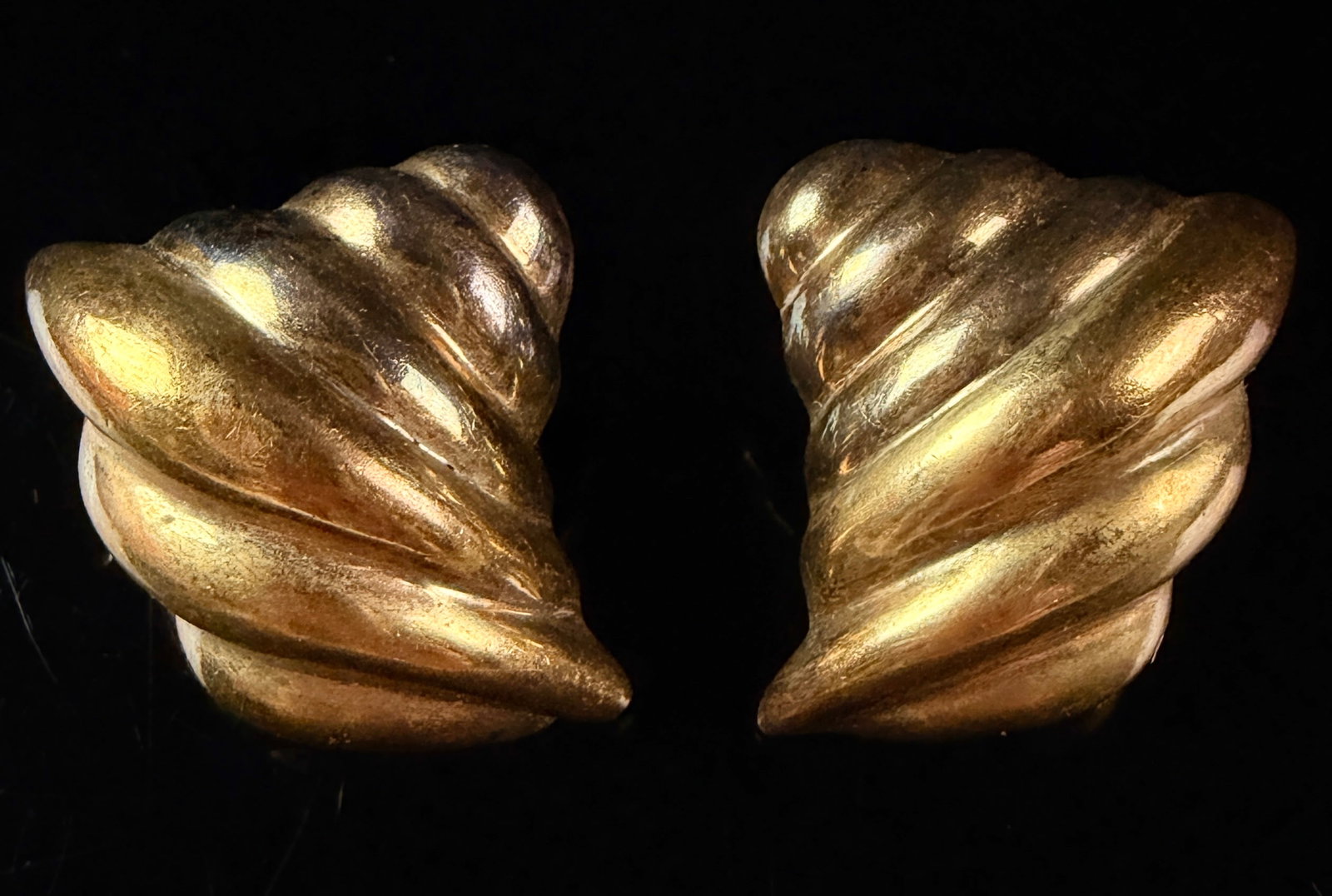 A Pair of Mexican Modernist Vermeil Sterling Silver Ribbed Shell-Form Earrings (1 of 8)