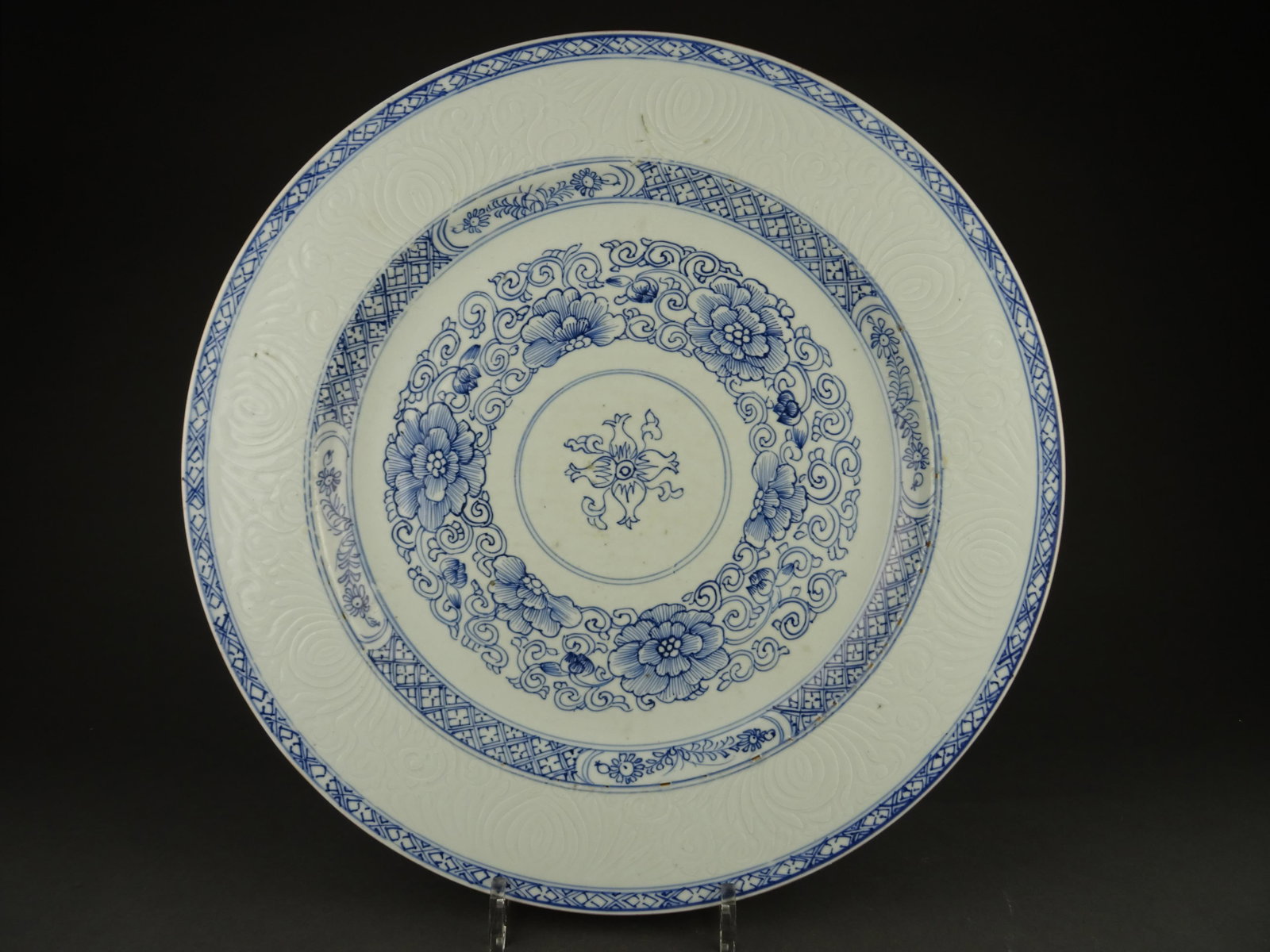 Porcelain B/W charger (1 of 8)